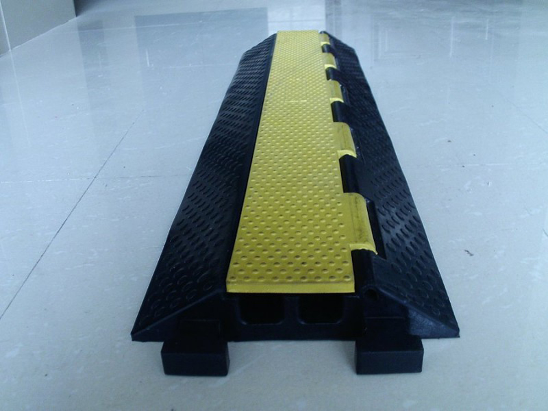 2 channel Rubber Cable Ramp Protector 04